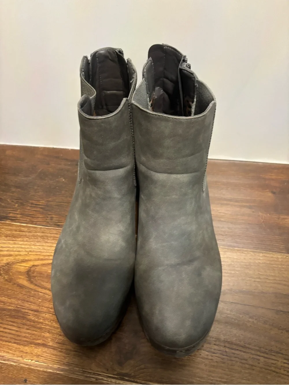 Women’s Grey Chelsea Ankle Boots - Casual Zip Side